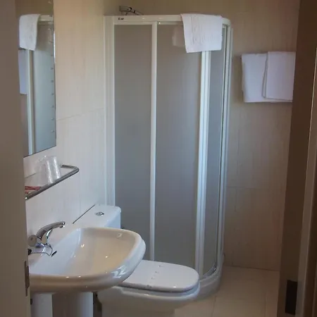 Val De Serantes בית הארחה