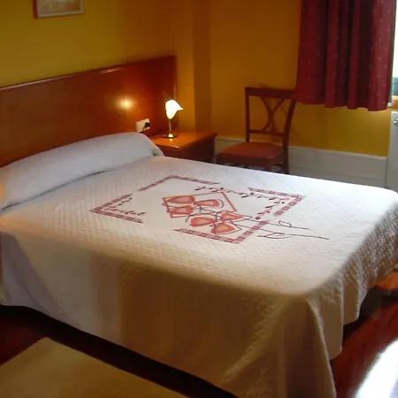 Val De Serantes בית הארחה פרול