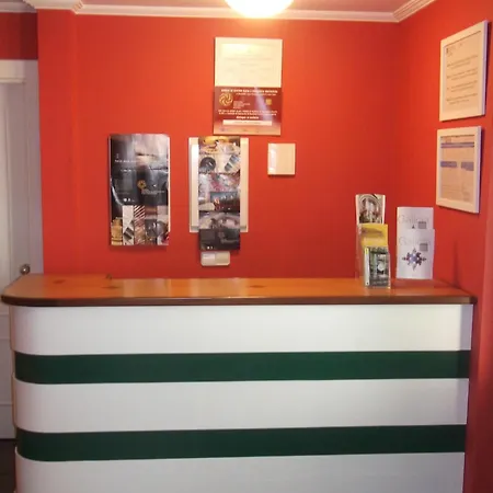 Val De Serantes בית הארחה